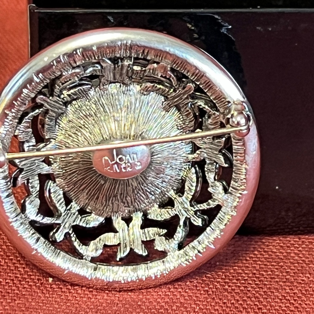 Joan Rivers brooch - Picture 5 of 8
